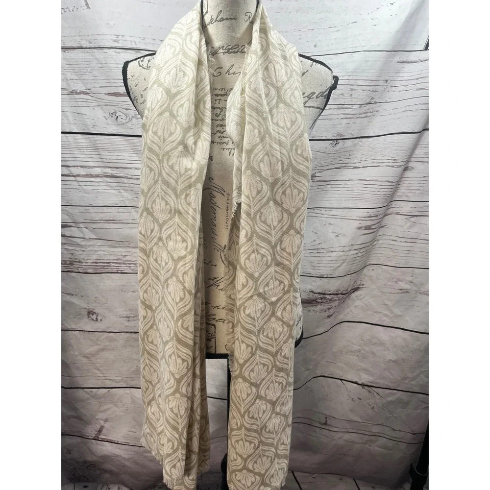 LC Lauren Conrad Beige‎ Cream Damask Floral Eyelash Fringe Scarf 7044971